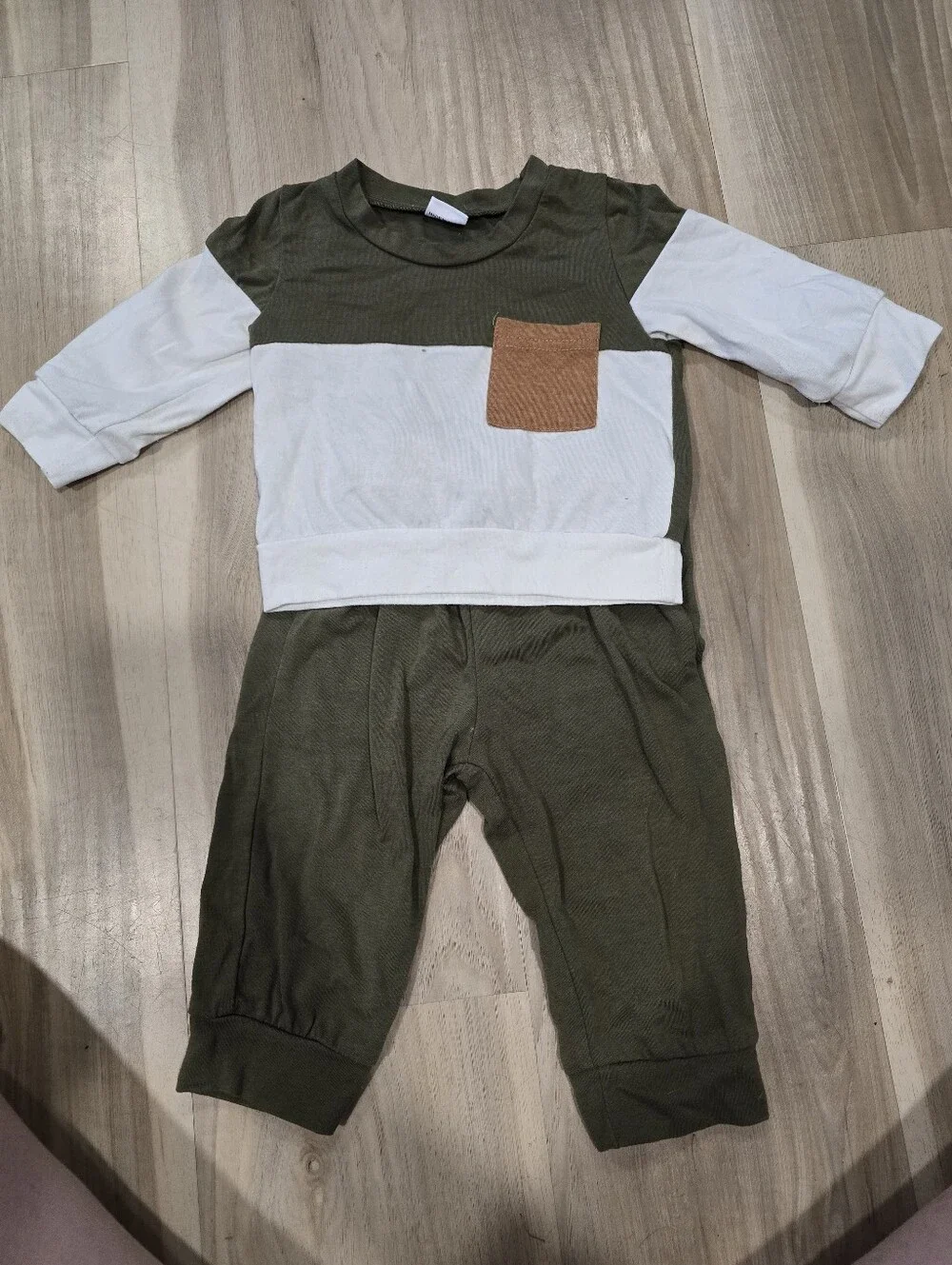 Olive & White Two-Tone Baby Set with Tan Pocket